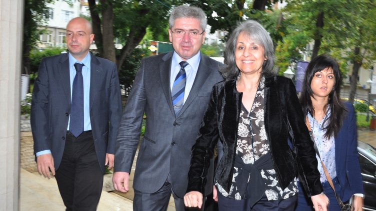 ВИЦЕПРЕЗИДЕНТЪТ ПОПОВА ПОСЕТИ и Медицинския университет във Варна, където се запозна с учебния процес и съвременните методи на обучение. Снимка ПЛАМЕН ГУТИНОВ