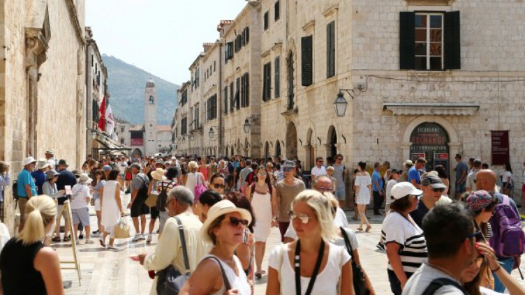 Градовете, които паднаха жертва на туризма си