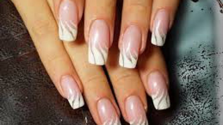 Момиче се зарази с ХИВ след маникюр