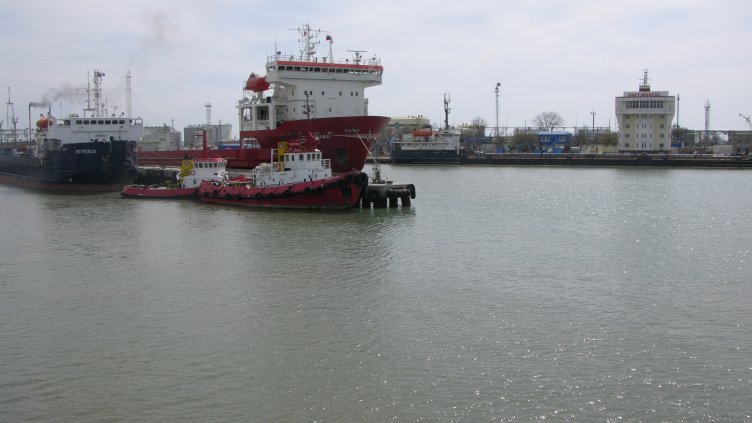 Пристанищни неволи бавят корабите по линията Варна - Кавказ