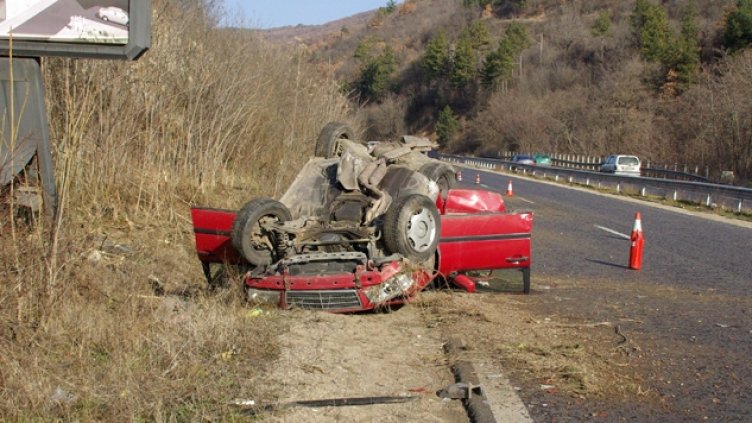 Двама загинаха при тежка катастрофа до Стара Загора