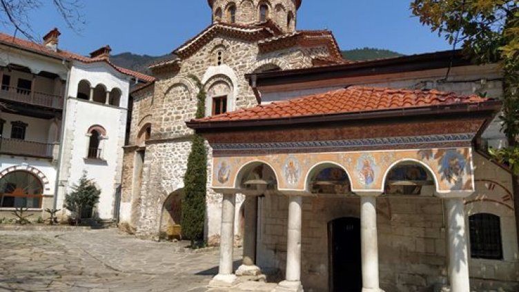 Бачковският манастир въвежда режим на тока