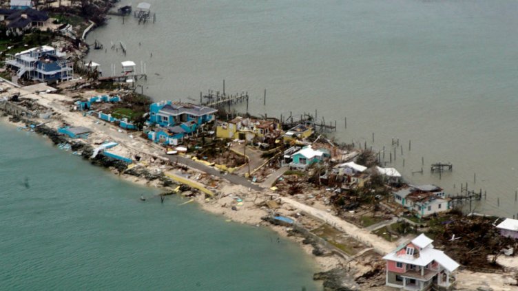 2500 души са в неизвестност след урагана Дориан над Бахамите