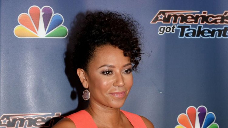 Печалната история на бившата спайска Мел Би