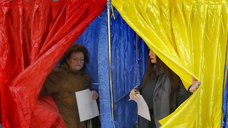 В Румъния гласуват на втори тур за президент
