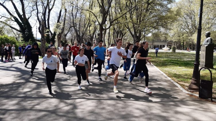 Над 100 ученици се включиха във Великденския крос във Варна