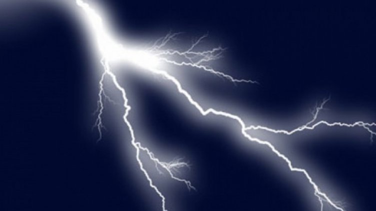 Мълния удари къща в карнобатското село Невестино  