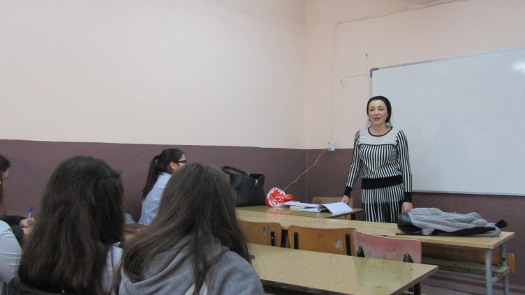 Съдия изнесе лекция в търговската гимназия във Варна