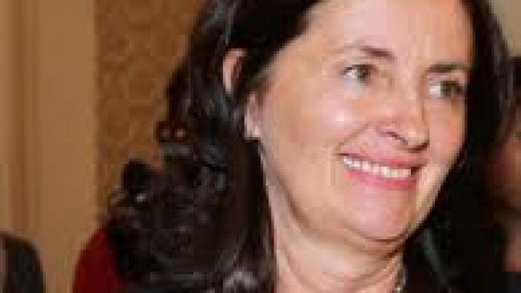 Вицепремиерът Даниела Бобева: За „Полимери“ искаме сериозен инвеститор
