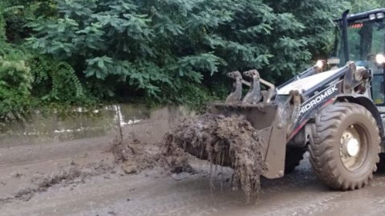 Свлачища оставиха 11 души без дом в Смолян