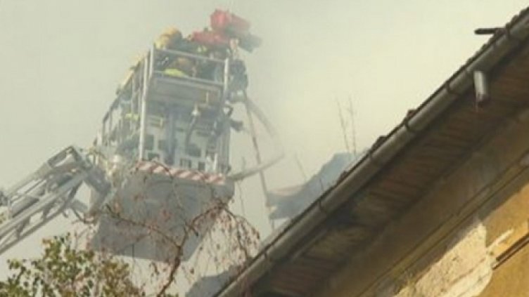 Пожар в бившата транспортна болница в София