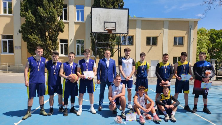 Кметът награди победителите в "Ученическа купа Варна" (СНИМКИ)