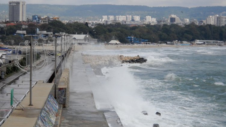 Жълт код за Варна заради силен вятър