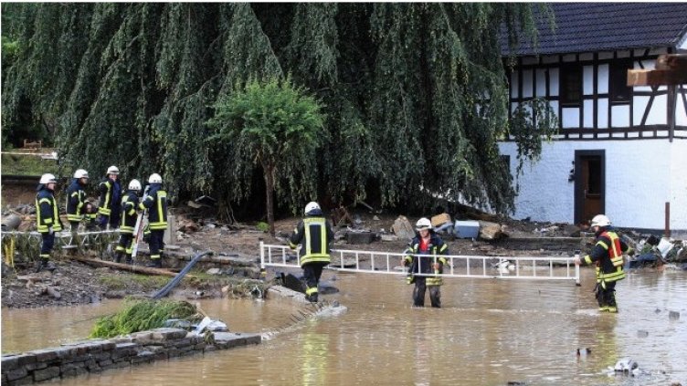 Ад в Германия: Расте броят на жертвите, стотици са в неизвестност