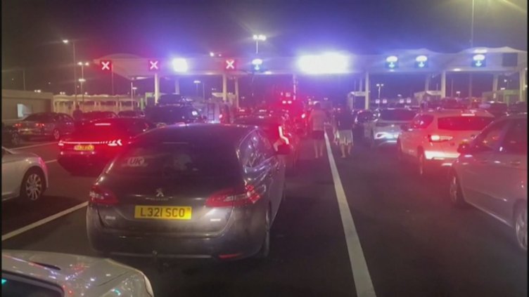 Границата между Франция и Великобритания се задръсти от чакащи