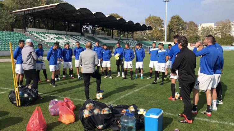 Черно море тренира в намален състав и с юноши