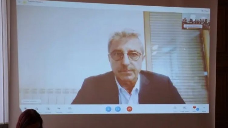 Цветан Василев се пренесе виртуално в парламента