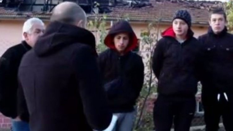 Трима тийнейджъри влизат преди пожарникарите в пламналия дом в с. Рояк