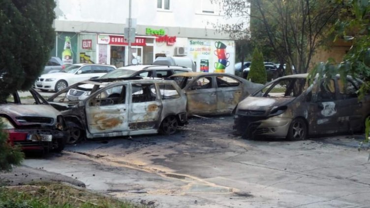 5 коли изгоряха на паркинг в кв."Чайка" във Варна