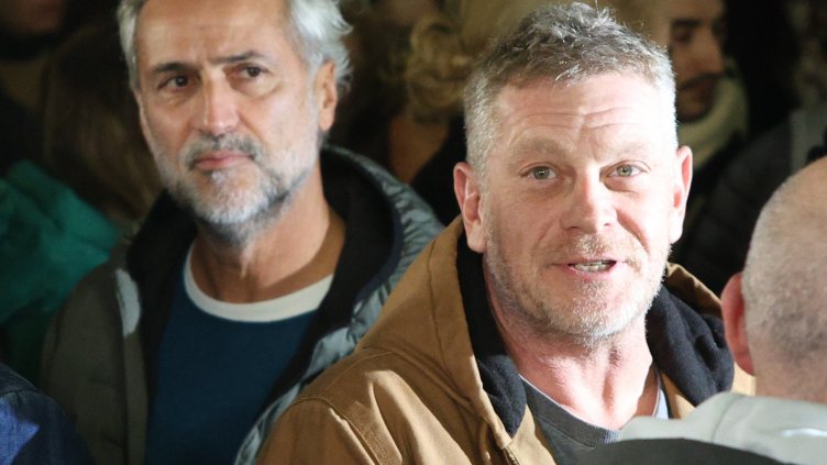 Приеха актьора Юлиан Вергов в болница (СНИМКА)