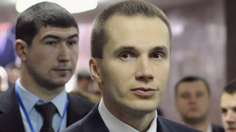Издирват син на Янукович