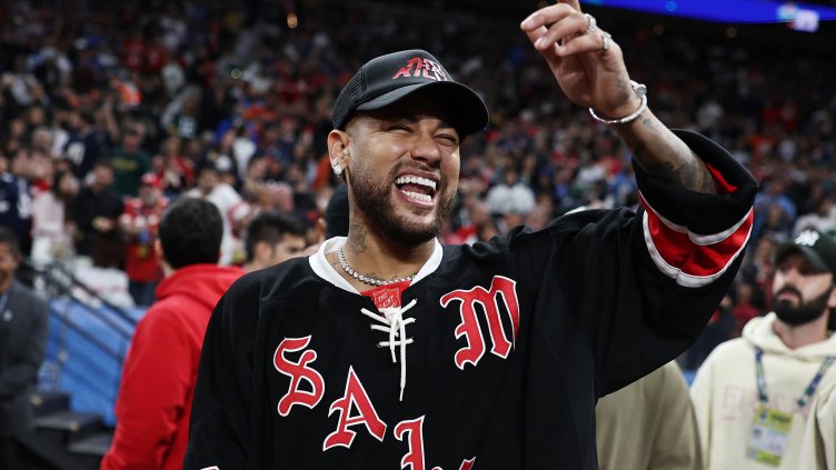 Целунат от Господ! Богаташ реши да завещае всичките си пари на Неймар