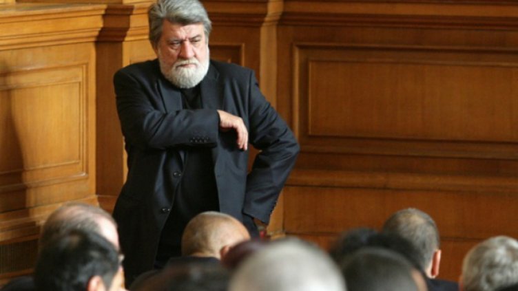 Протестиращи искат Вежди Рашидов да поеме финансите