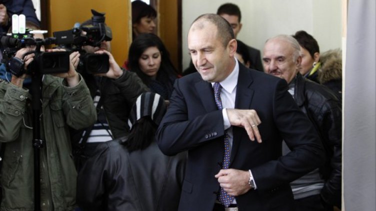 Радев кратък: Демокрацията победи апатията и страха