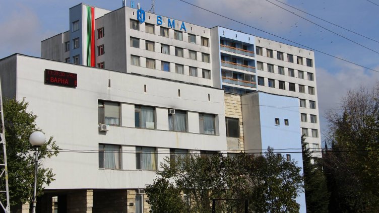 Бойни санитари помагат във Военна болница - Варна