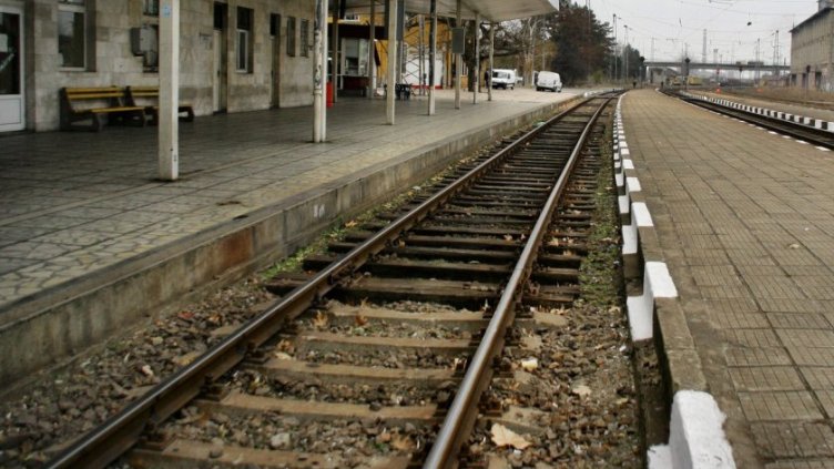 Пътническият влак Бургас - Сливен уби на място жена на 65 г.