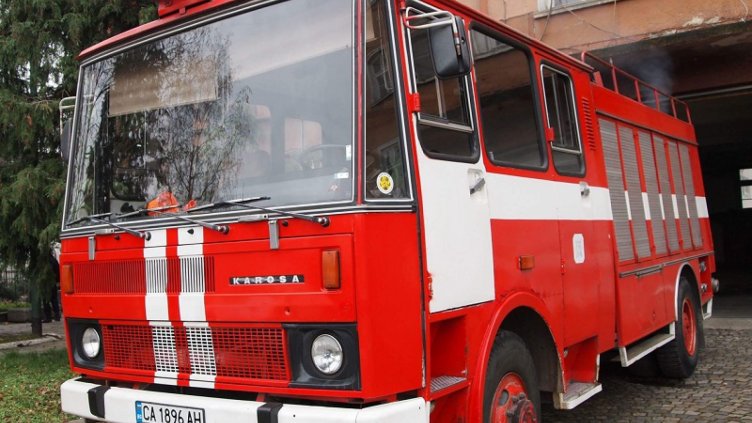 "Опел" горя тази нощ на паркинг във Варна