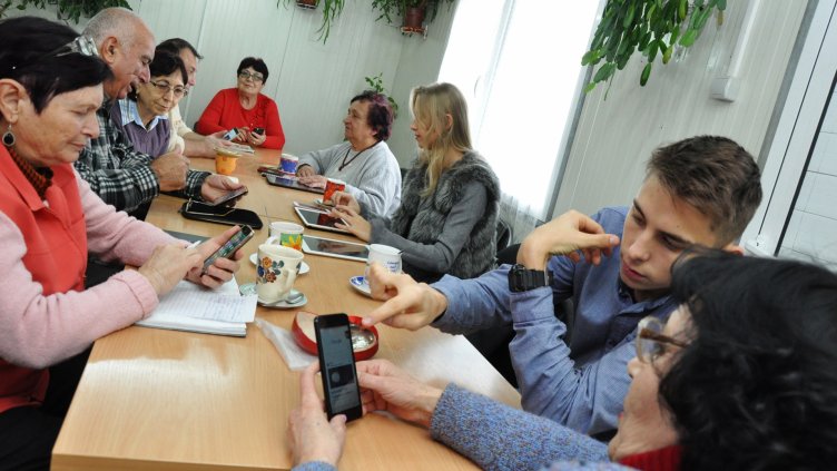 78-годишна варненка се обучава в киберсигурност (СНИМКИ)