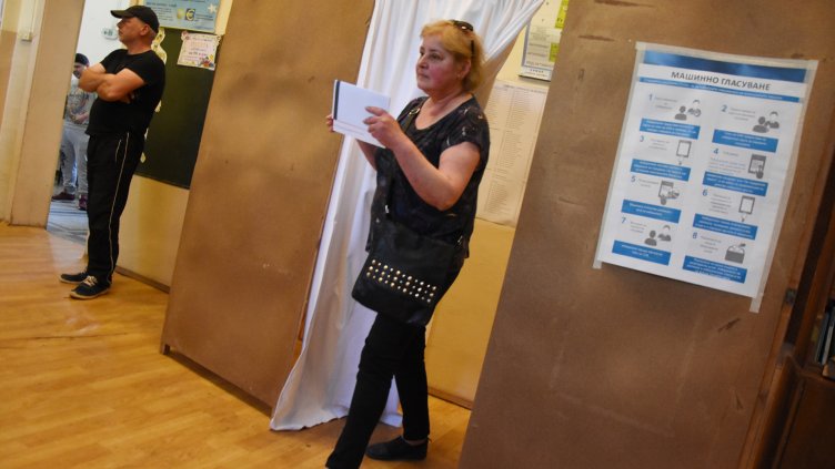 Близо 10% от секциите за евровота във Варна са на нов адрес