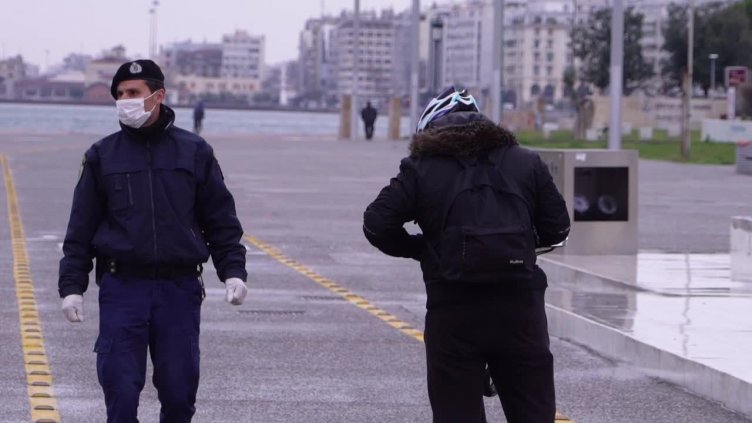 Нашенка в Гърция: Излизаш само след предупреждение на властите