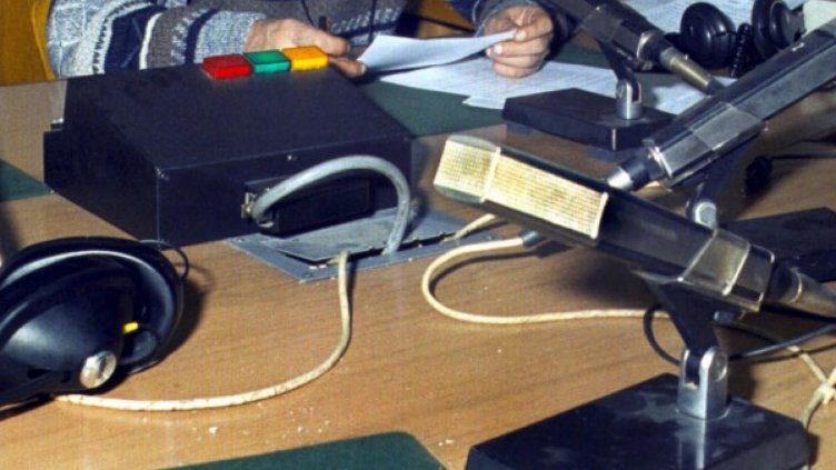 Присъдата на майката биячка ще се чете по радиото