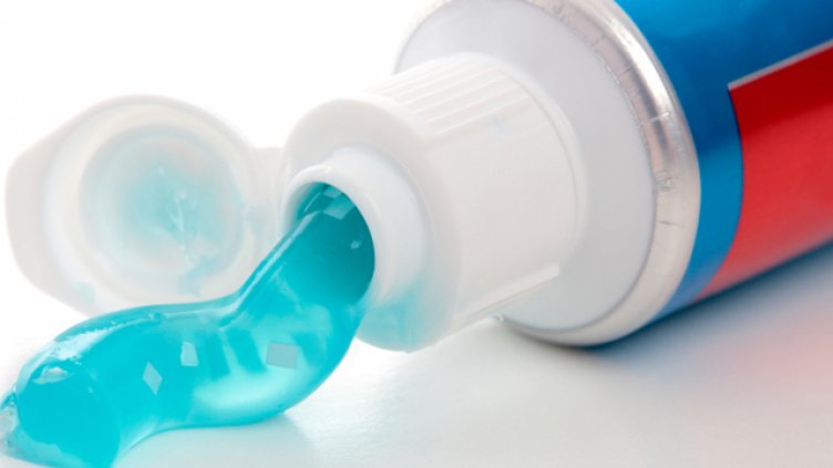 Лекари: Дами, спрете да слагате паста за зъби във вагините си!