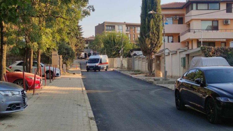 Положиха нов асфалт на улица в "Евксиноград"