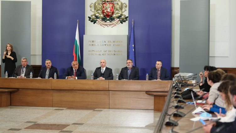 Всеки втори с COVID-19 e излекуван