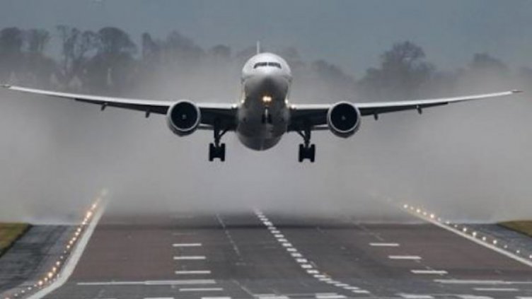 Самолет кацна аварийно в Монреал заради бомбена заплаха