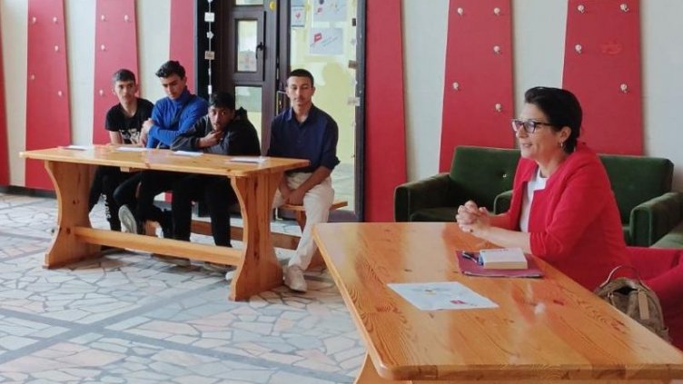 Прокурор обясни на учениците от Вълчи дол вредите от дрогата