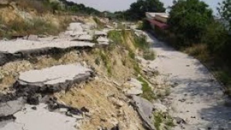 Свлачища блокират Златни пясъци