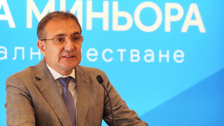 Осигуряват 14 млн. лева за екипировка на доброволците, които помагат за пожари и наводнения