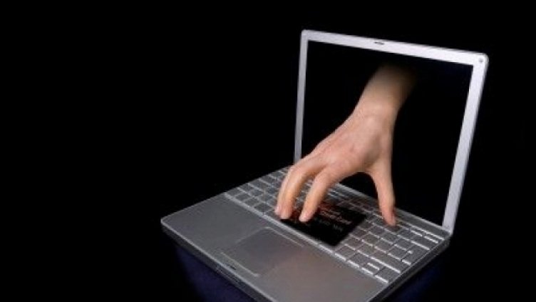 КЗП: Проверявайте за цената и всички условия при online пазаруване