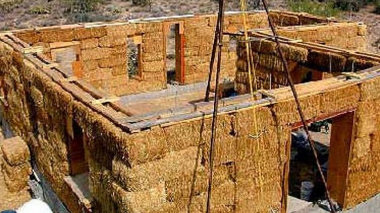 Български архитект строи къщи само за 1000 евро 