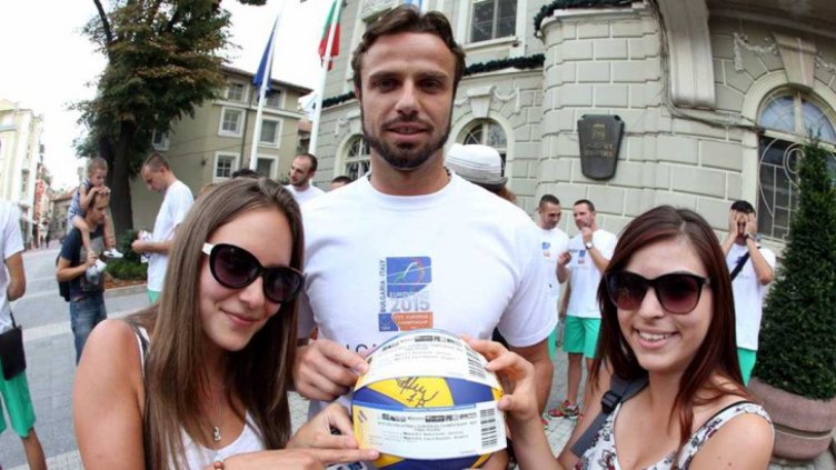 &ldquo;Лъвовете&rdquo; раздаваха билети за европейското в зала &ldquo;Конгресна&rdquo;