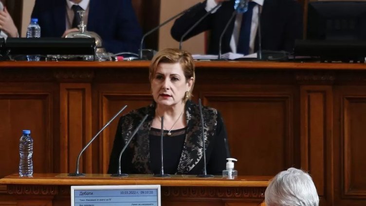 Скандал във "Възраждане": Депутатка се маха от НС заради Костадинов