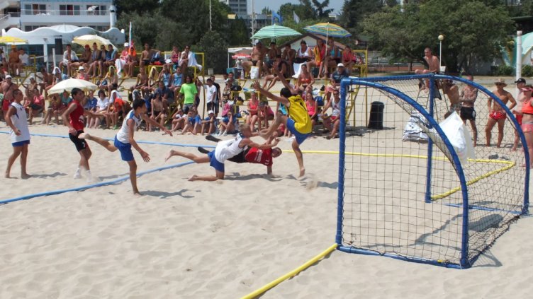 Пълни трибуни и оспорвани мачове за финалите на държавното по плажен хандбал