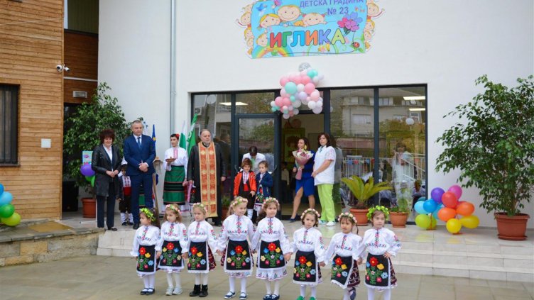 Осветиха новата сграда на детска градина „Иглика“ във Варна