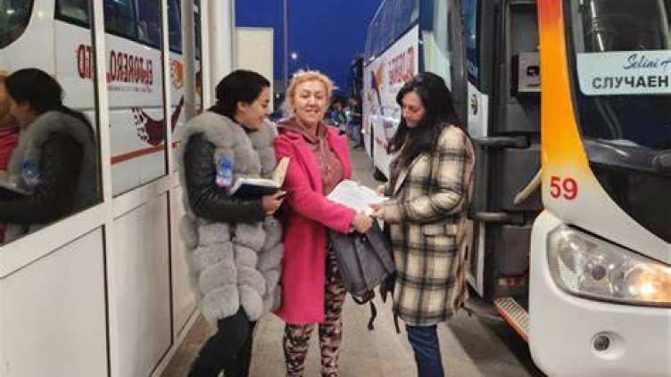 Нощна проверка на ГКПП „Лесово“ установи нарушения при двама туроператори