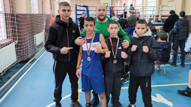 Боксьори на Черно море грабнаха злато и бронз на държавното